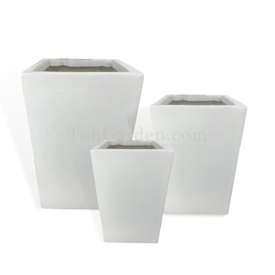White Cubexio Fiberglass Pot